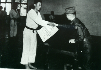 Instructor Choi Chang Keun receiving an Award from Gen. Choi in 1961